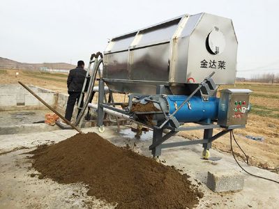 點(diǎn)擊查看詳細(xì)信息<br>標(biāo)題：微濾式固液分離機(jī)豬糞現(xiàn)場(chǎng) 閱讀次數(shù)：4397